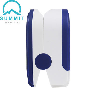 Ένας ιατρικός σφυγμός Oximeter άκρων δακτύλου των οδηγήσεων χρώματος για τον παιδιατρικό ενήλικο